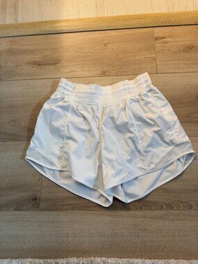 Lululemon Hotty Hot Low Rise Shorts (4") - Size 6